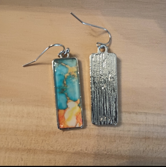 Vintage Style Dangle Earrings - Picture 6 of 6